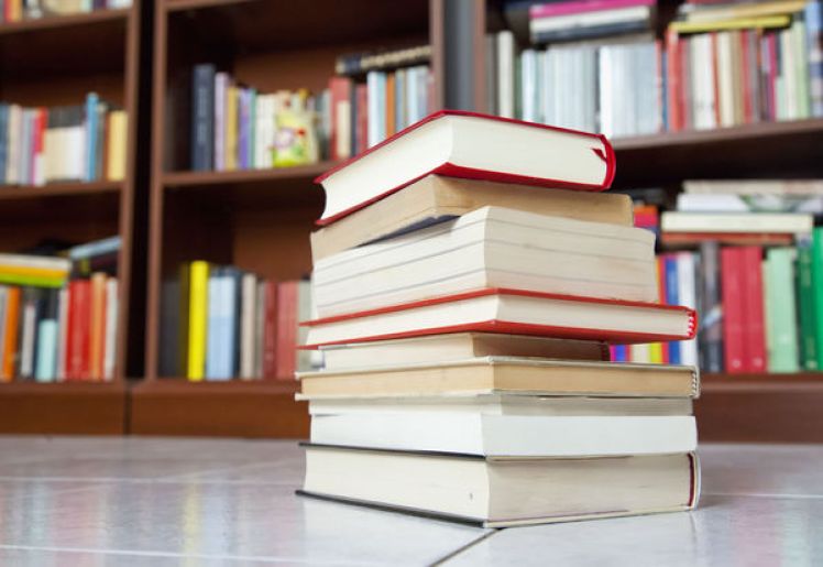 Czy w przetargu na podręczniki i książki do nauki oraz inne pozycje literatury do biblioteki zamawiający może wskazać w opisie przedmiotu zamówienia tytu