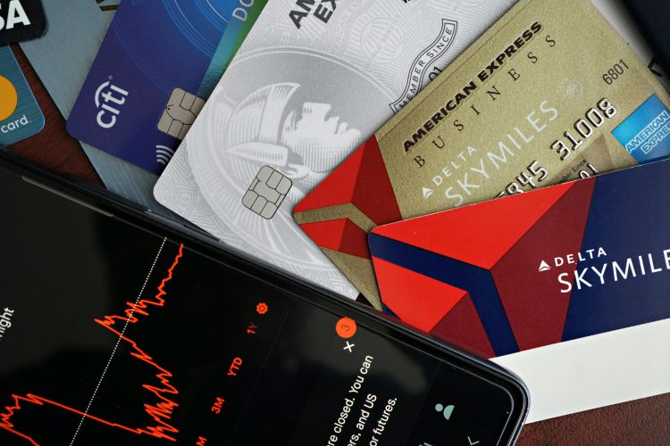   Jak odstąpić od umowy związanej z usługami finansowymi i jakie są terminy?