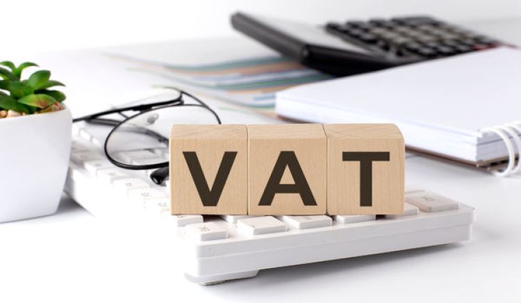 Czy w formularzu ofertowym wystarczy podać cenę brutto bez VAT?