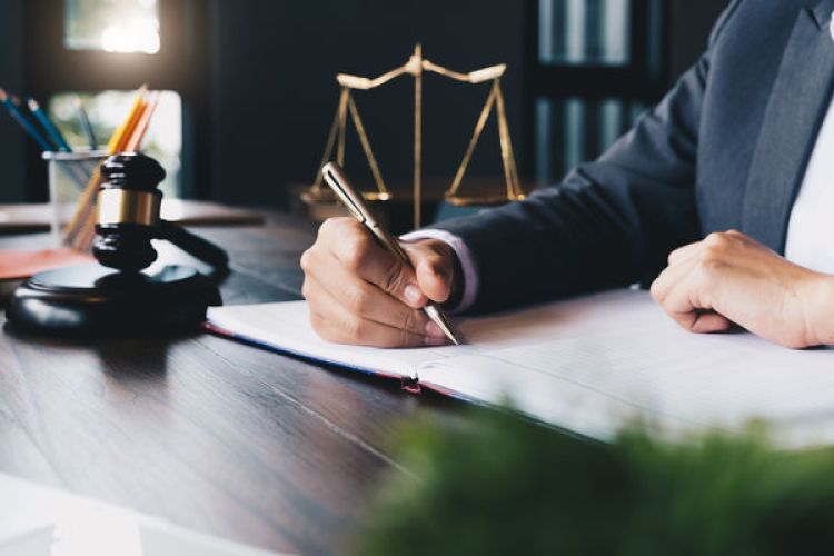 Jeżeli umowa przewiduje prawo opcji, sposób określenia podstawy naliczania kar umownych powinien jednoznacznie rozróżniać zakres podstawowy i opcjonalny.