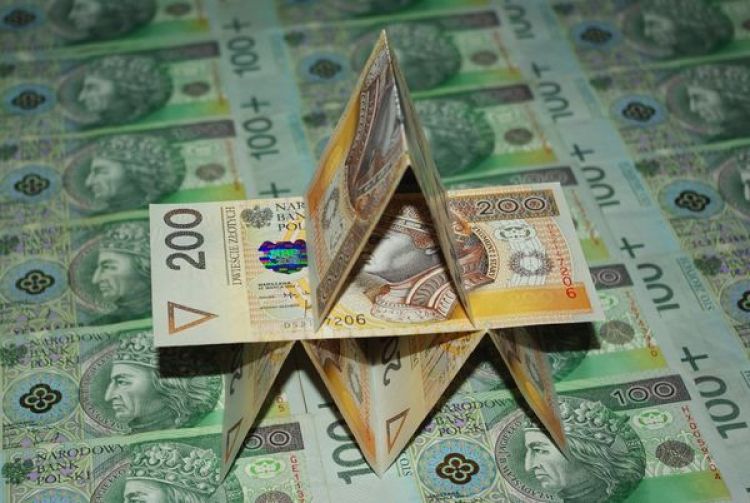 Waloryzacja wynagrodzenia w umowie na usługi projektowe – przykładowe zapisy i wyliczenia