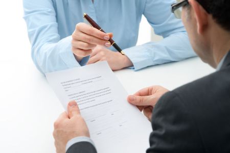 Czy błędne oświadczenie wykonawcy w ofercie można poprawić jako oczywistą omyłkę pisarską 