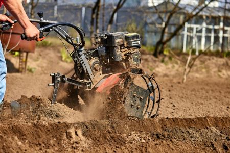 jak-odpalic-glebogryzarke-spalinowa-po-zimie-krok-po-kroku