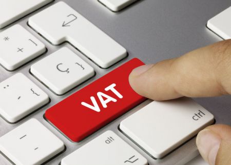 Czy różne stawki VAT w ofertach świadczą o nieusuwalnej wadzie postępowania? 