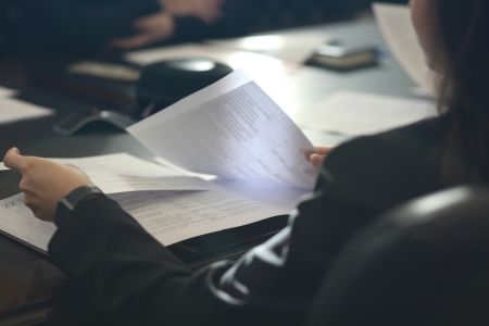   Faktura wystawiona gminie, urzędowi czy szpitalowi uchodzi za jedną z pewniejszych należności na rynku, a mimo to wykonawca nie zawsze może ją sprzedać faktorowi.