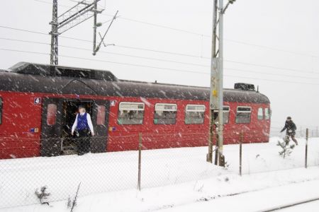 pociąg elektryczny, zaśnieżone tory